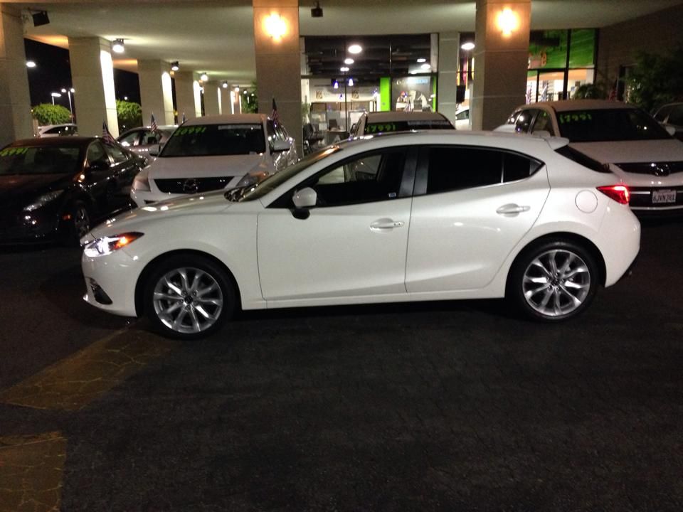 White Mazda 3 2014